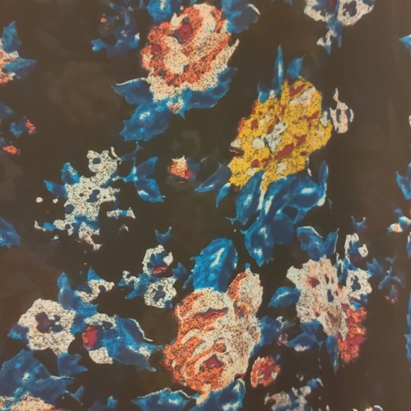 Floral tank - Picture 3 of 5